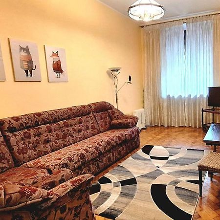Cozy Apartment On Nezalezhnosti Avenue Kharkiv Exterior photo
