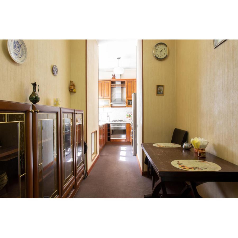 Cozy Apartment On Nezalezhnosti Avenue Kharkiv Exterior photo