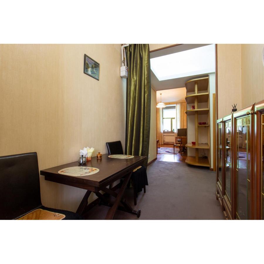 Cozy Apartment On Nezalezhnosti Avenue Kharkiv Exterior photo