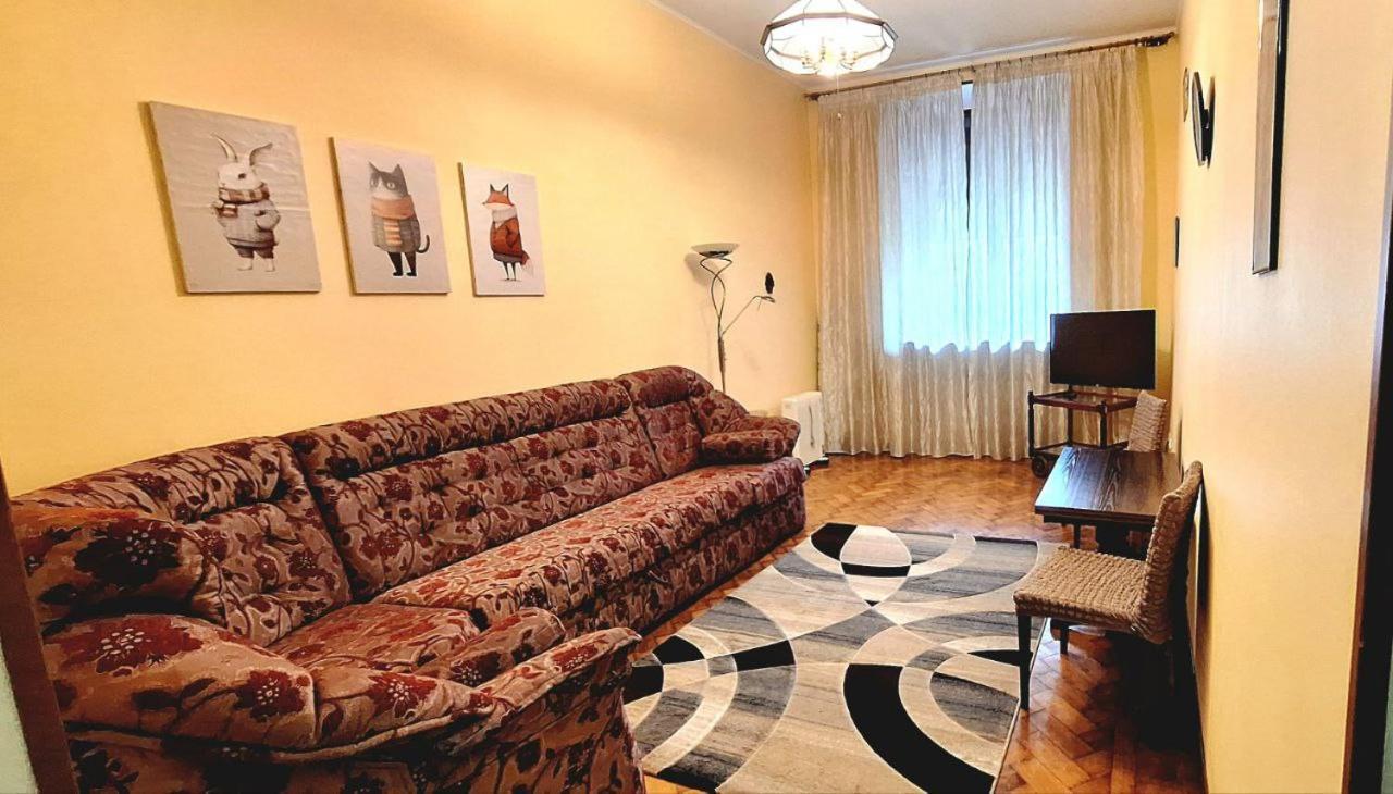 Cozy Apartment On Nezalezhnosti Avenue Kharkiv Exterior photo
